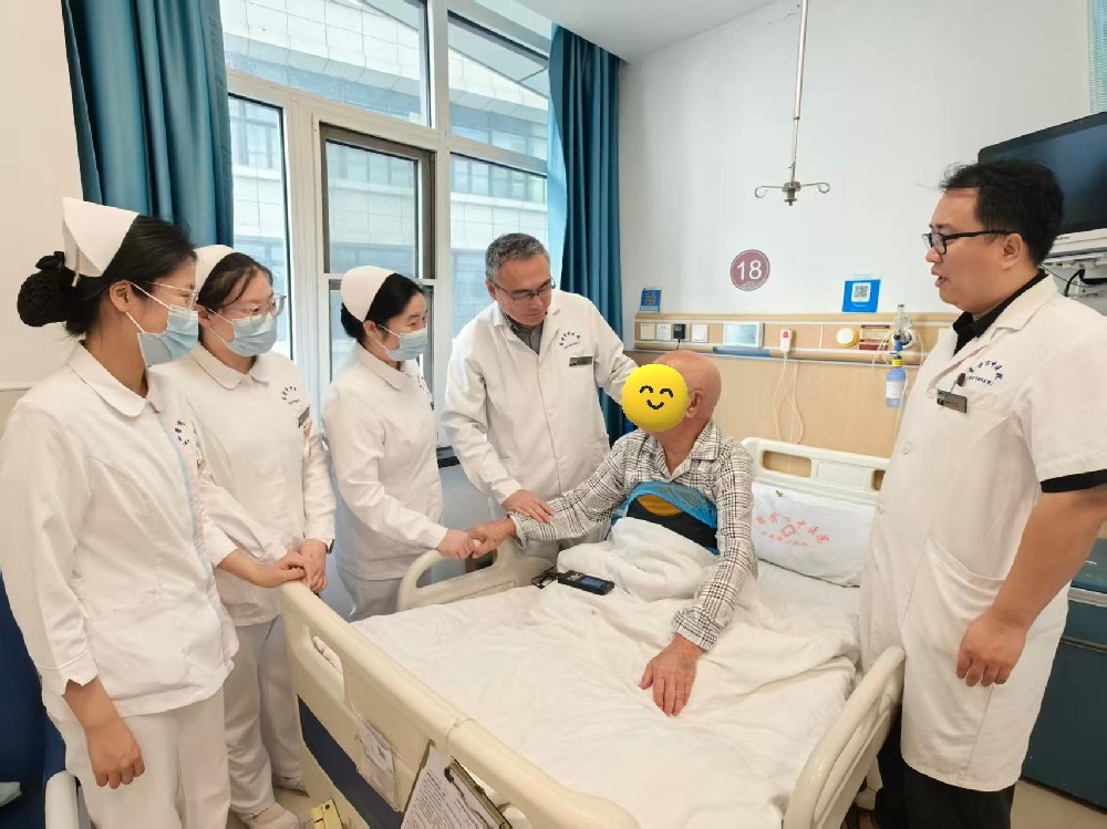 单孔微创“拆弹”丨87岁高龄老人再发···